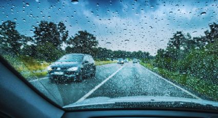 Los trucazos para desempañar los vidrios del carro en días de lluvia, según expertos