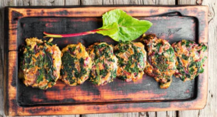 Buñuelos de acelga, aprende a hacer esta deliciosa receta con solo 7 ingredientes