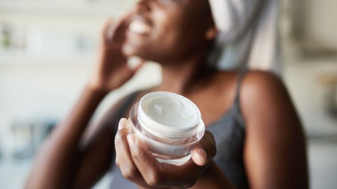 La crema facial antiarrugas ideal para lograr una piel de porcelana a los 60 años