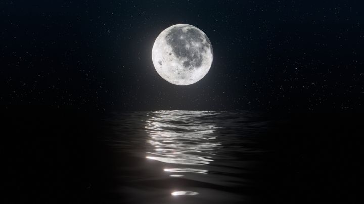 Conoce la conexión entre la Luna de Fresa y las mareas oceánicas