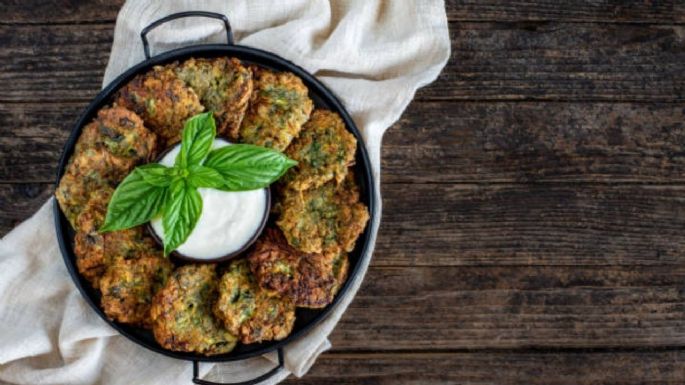 Buñuelos de espinaca, aprende a hacer esta deliciosa receta con solo 7 ingredientes