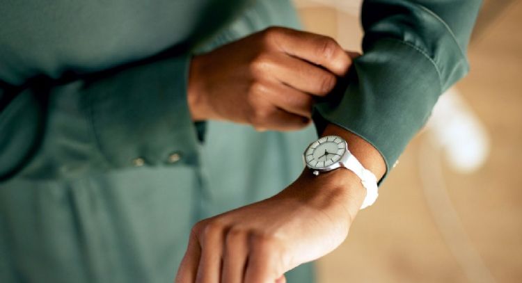Conoce el significado divino de mirar horas triples en el reloj, según la numerología