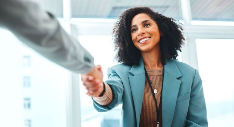 ¿Quieres trabajar en la embajada de Estados Unidos? Estas son las vacantes disponibles con sueldos de hasta 19 millones de pesos