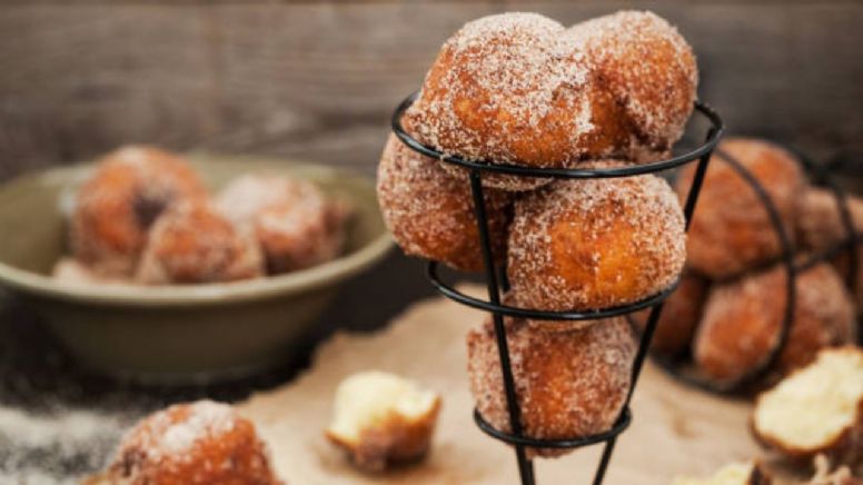 Buñuelos con azúcar y canela, aprende a hacer esta esponjosa receta con solo 5 ingredientes