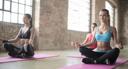 Los 4 ejercicios de yoga ideales para eliminar la grasa de los brazos en 1 semana