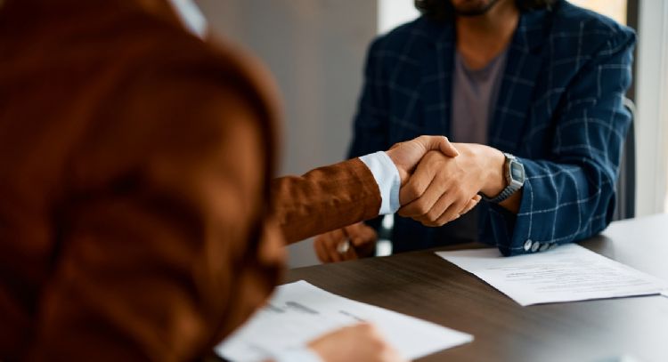 ¿Quieres trabajar en Bogotá pero no tienes experiencia laboral? Estas son las vacantes disponibles