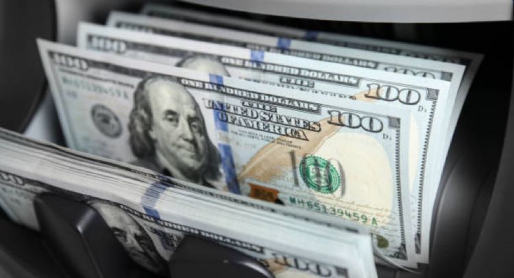 Se confirmó una fuerte devaluación del peso frente al dólar y preocupa a millones de colombianos