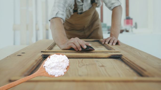 El método para limpiar las puertas de madera con bicarbonato de sodio