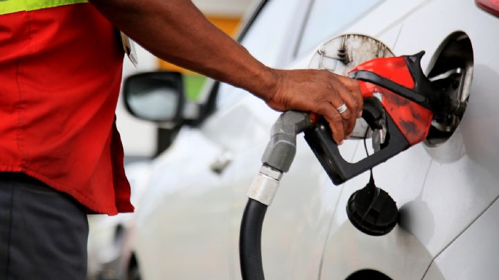 Toma asiento antes de conocer cuánto gana un trabajador de una bomba de gasolina en Colombia