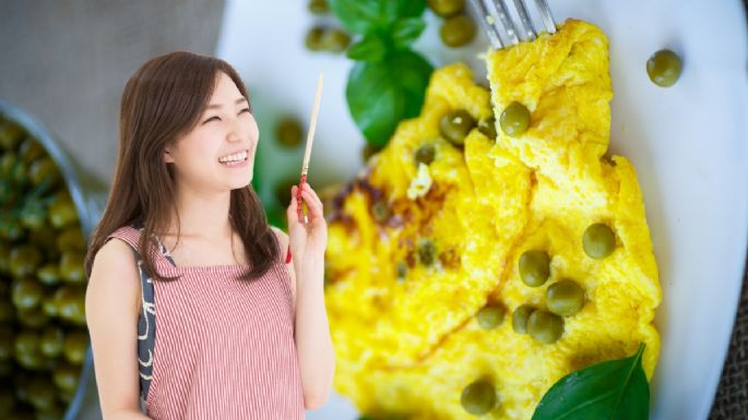 Huevos revueltos con arvejas, aprende a hacer esta sencilla cena en pocos minutos