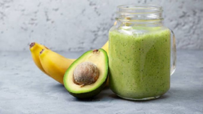 Batido de aguacate y plátano, cómo preparar esta deliciosa bebida ideal para desinchar el abdomen y bajar de peso