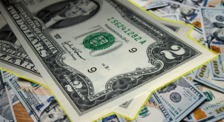 Ofrecen hasta 50 mil dólares al afortunado propietario de este billete de 2 dólares