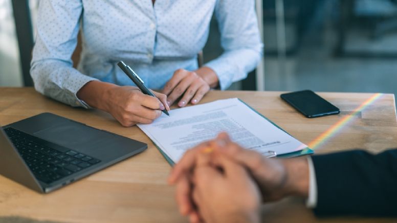 Estos son los 5 errores comunes que jamás debes cometer en una entrevista de trabajo, según especialistas
