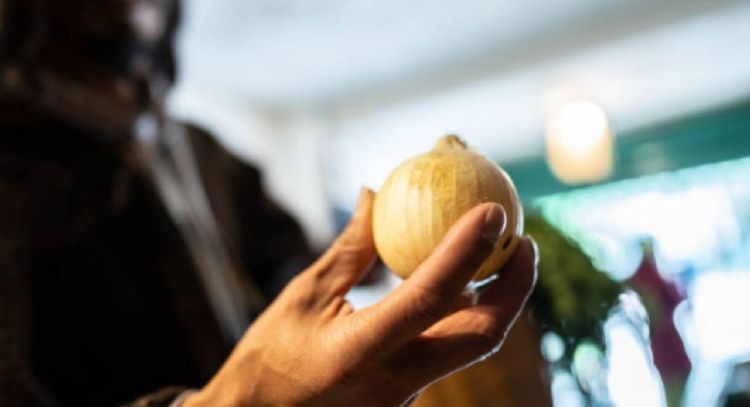 Cómo y dónde debes guardar las cebollas para que duren hasta 6 meses