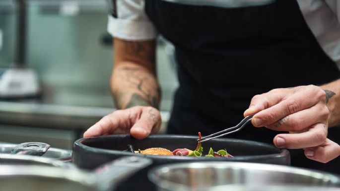 Toma asiento antes de conocer cuánto gana un cocinero colombiano en Alemania