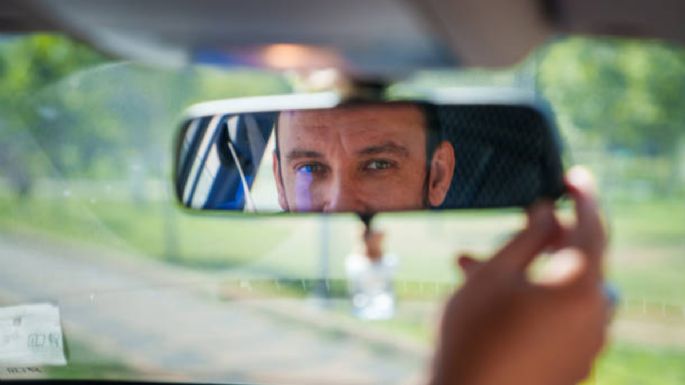 Dile adiós al espejo retrovisor del carro: el nuevo invento que lo sustituye y evita distracciones al volante