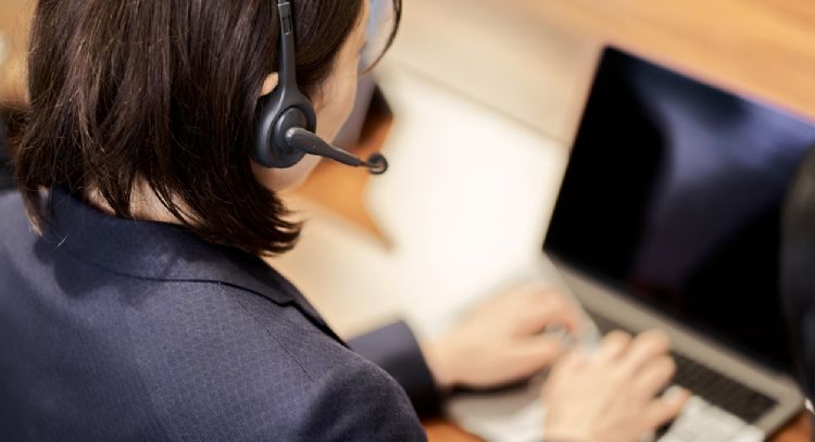 Toma aire antes de saber cuánto gana un Teleoperador Call Center en Colombia