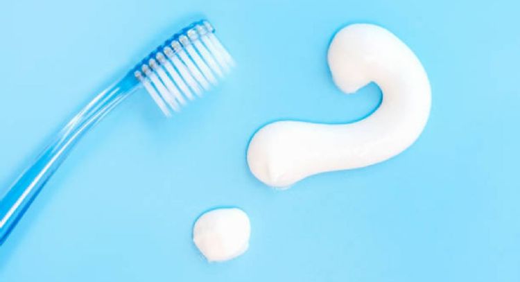 Cómo utilizar la pasta dental para eliminar en pocos minutos la suciedad de las juntas de los cerámicos