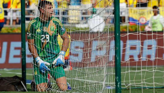 La grave reacción del 'Dibu' Martínez contra un camarógrafo tras la victoria de Colombia ante Argentina