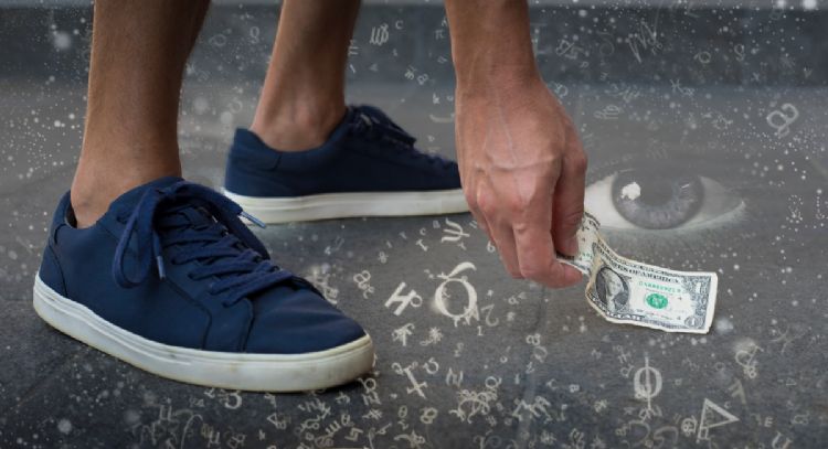 No podemos creer el profundo significado de encontrar dinero en la calle