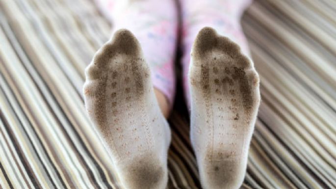 Dile adiós a las manchas de tus calcetines blancos: esta mezcla milagrosa los dejará como nuevos