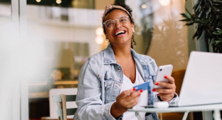 Estos son los 3 signos que siempre derrochan el dinero, según la astrología