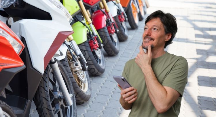 Qué motos buenas se puede comprar en Colombia con menos de 6 millones de pesos en 2025