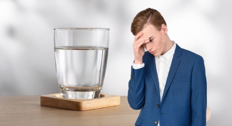 Conoce la respuesta ideal si te ofrecen un vaso de agua en una entrevista de trabajo