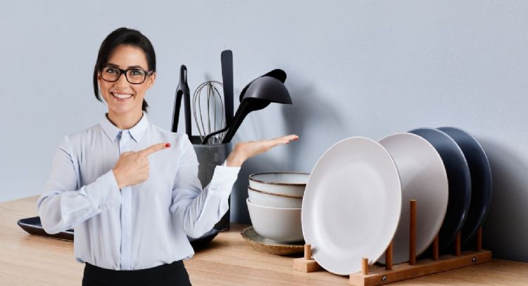 Las vitrinas son de otro siglo, la nueva tendencia para guardar la vajilla y ganar espacio en las cocinas pequeñas