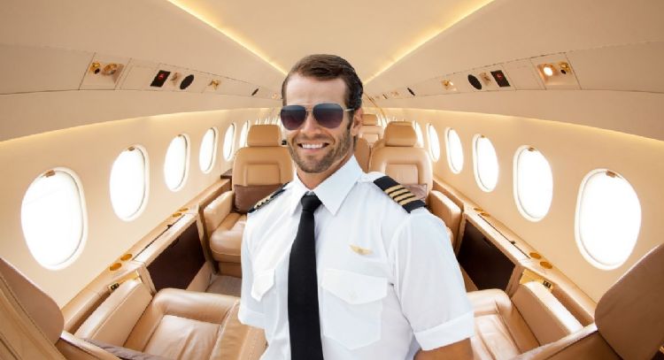 ¿Quieres trabajar en una Aerolínea de lujo? Estas son las vacantes de empleo en Colombia
