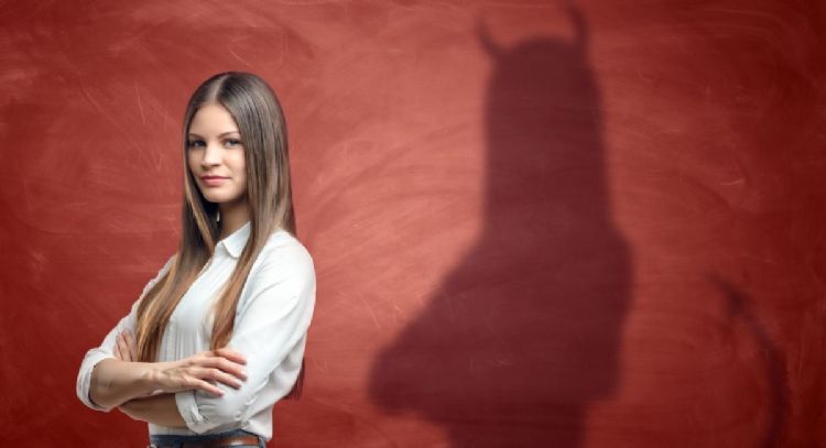 Estas son las 5 frases que más repiten las personas en las que no se puede confiar, según la Inteligencia Artificial