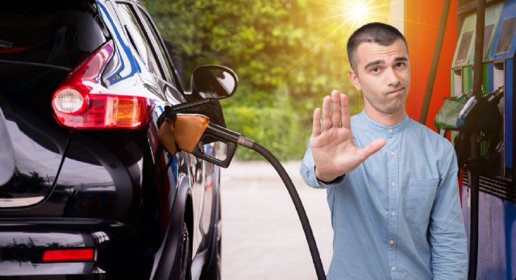 Toma asiento antes de conocer cuánto cuesta la multa por abastecerse de combustible con pasajeros a bordo