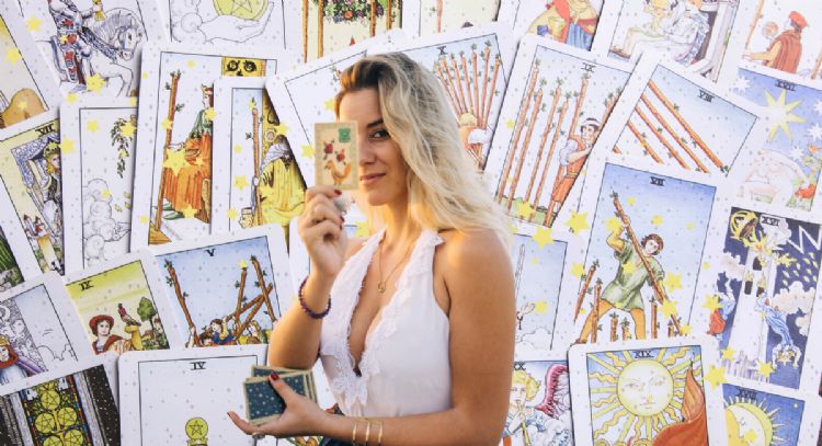 Los 3 signos zodiacales que reciben la energía de los astros del 26 al 28 de febrero, según el Oráculo del Tarot 2025