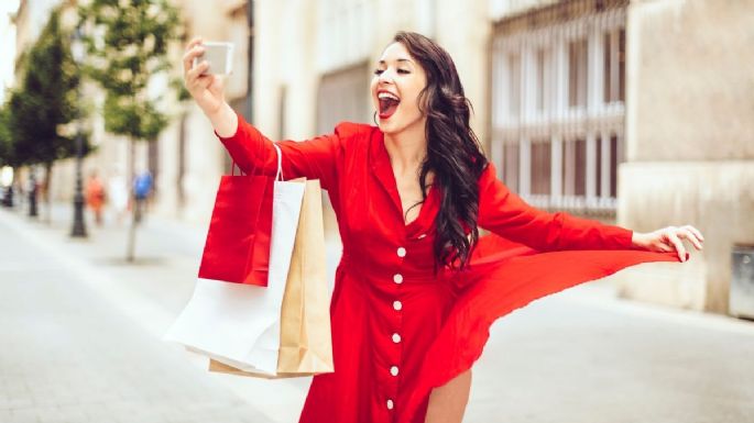 Qué significa que una mujer siempre vista de rojo, según la psicología