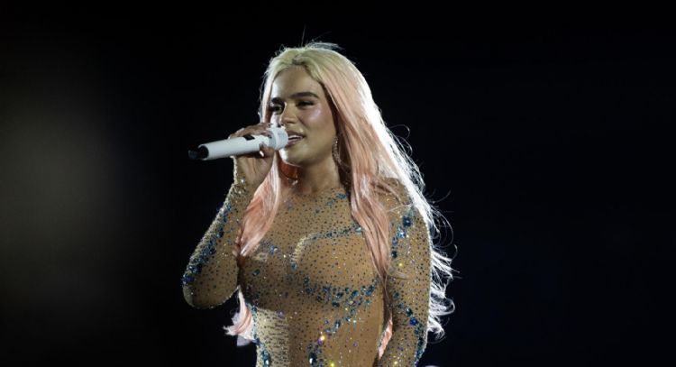 Toma asiento antes de conocer cuánto cuesta el perfume de Karol G en 2025