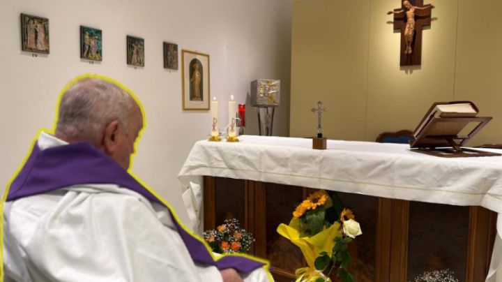 Toma asiento antes de ver la primera foto del Papa Francisco tras su hospitalización