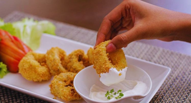Aros de cebolla, aprende a hacer esta sencilla guarnición con solo 9 ingredientes