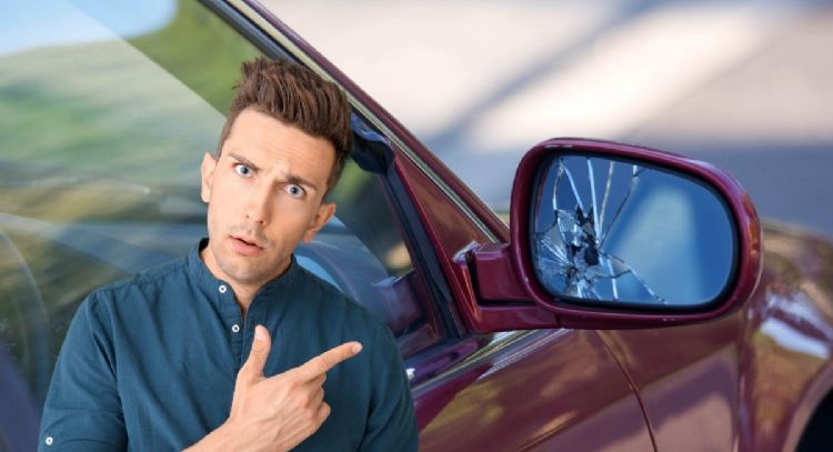 Toma asiento antes de conocer de cuánto es la multa por tener el espejo retrovisor roto en Colombia