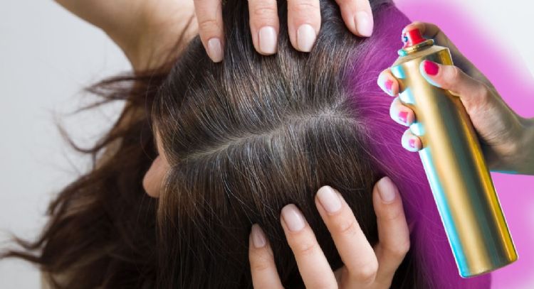 No sufras por las canas: el truco para disimular el efecto raíz que es tendencia en Europa