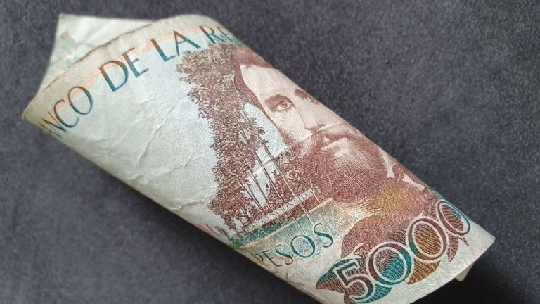 como cambiar billetes rotos en colombia