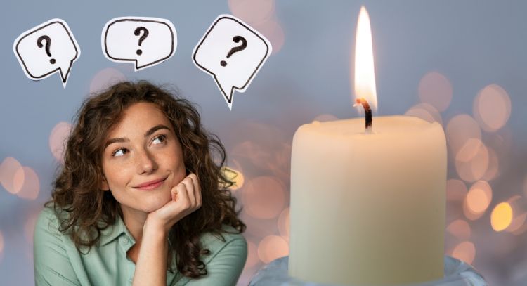 Qué significa que la llama de tu vela parpadee, según expertos en espiritualidad
