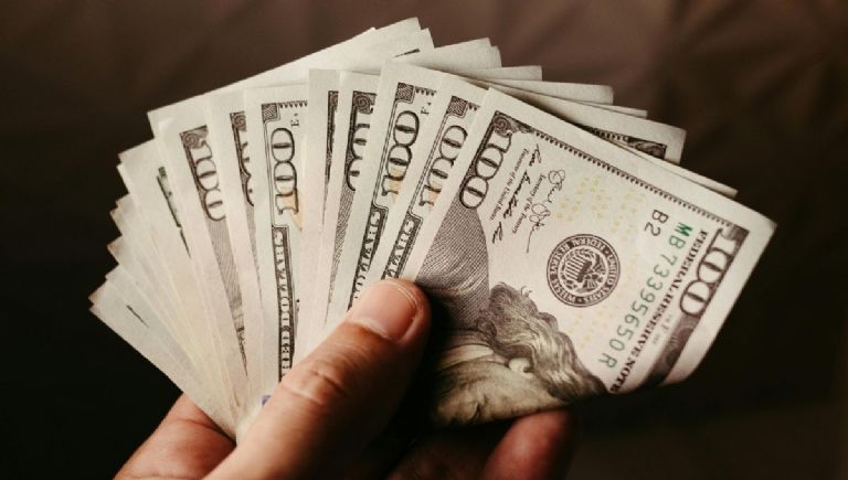 billetes de 100 dolares rotos