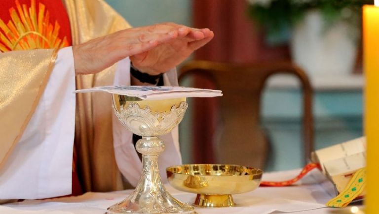 cual es el salario de un sacerdote en colombia en 2025