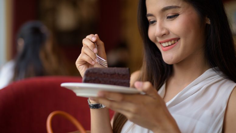 Prepare un delicioso Pastel de trufa de chocolate ideal para compartir con amigos