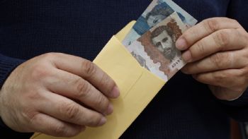 Cuánto salario cobran los gobernadores y alcaldes en Colombia después del aumento del Gobierno Nacional