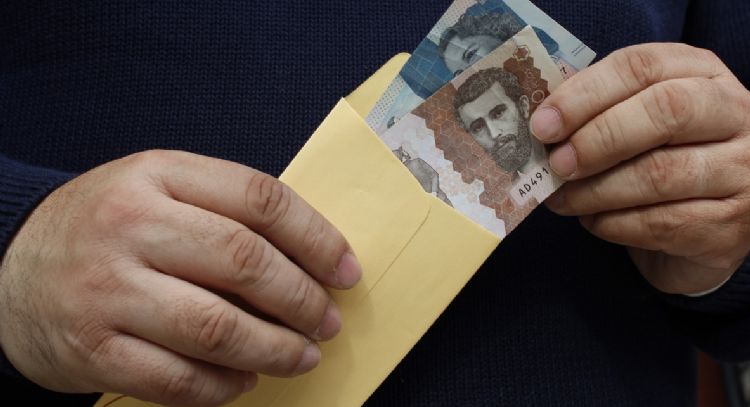 Cuánto salario cobran los gobernadores y alcaldes en Colombia después del aumento del Gobierno Nacional