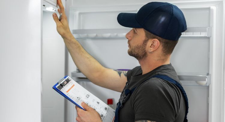 Toma aire antes de conocer cuánto gana un Técnico en Refrigeración en Medellín