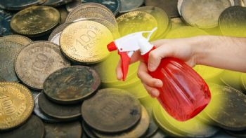 La mezcla casera a base de 2 ingredientes para limpiar las monedas colombianas antiguas y llenarse de dinero