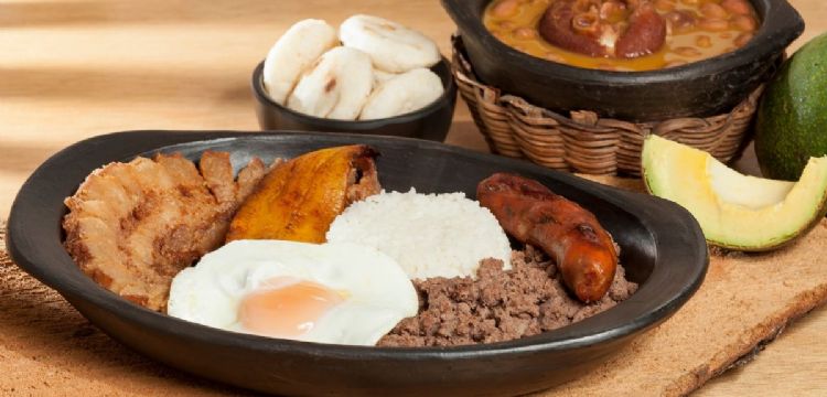 Ni huevos ni arepas: este es el desayuno colombiano elegido entre los mejores del mundo, según Taste Atlas