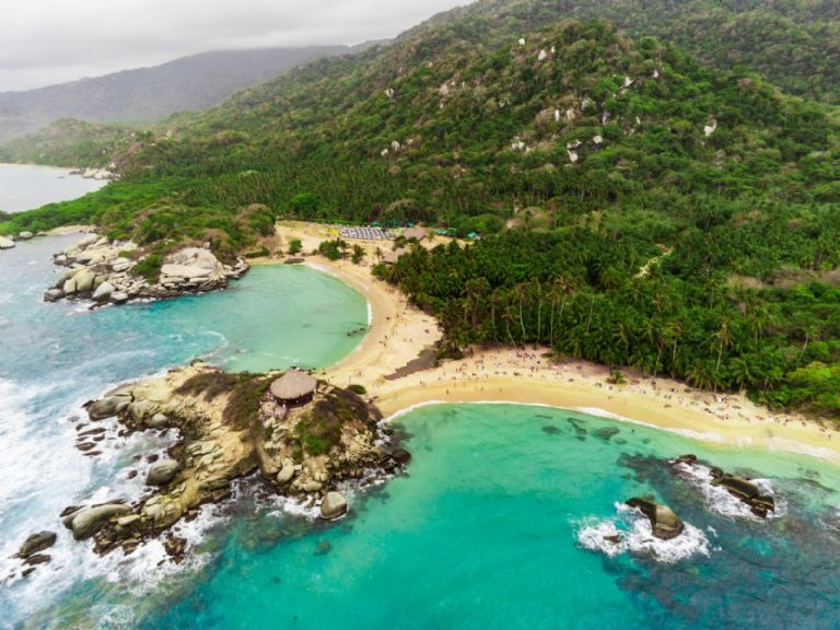 imagen aerea del parque tayrona de colombia 2025
